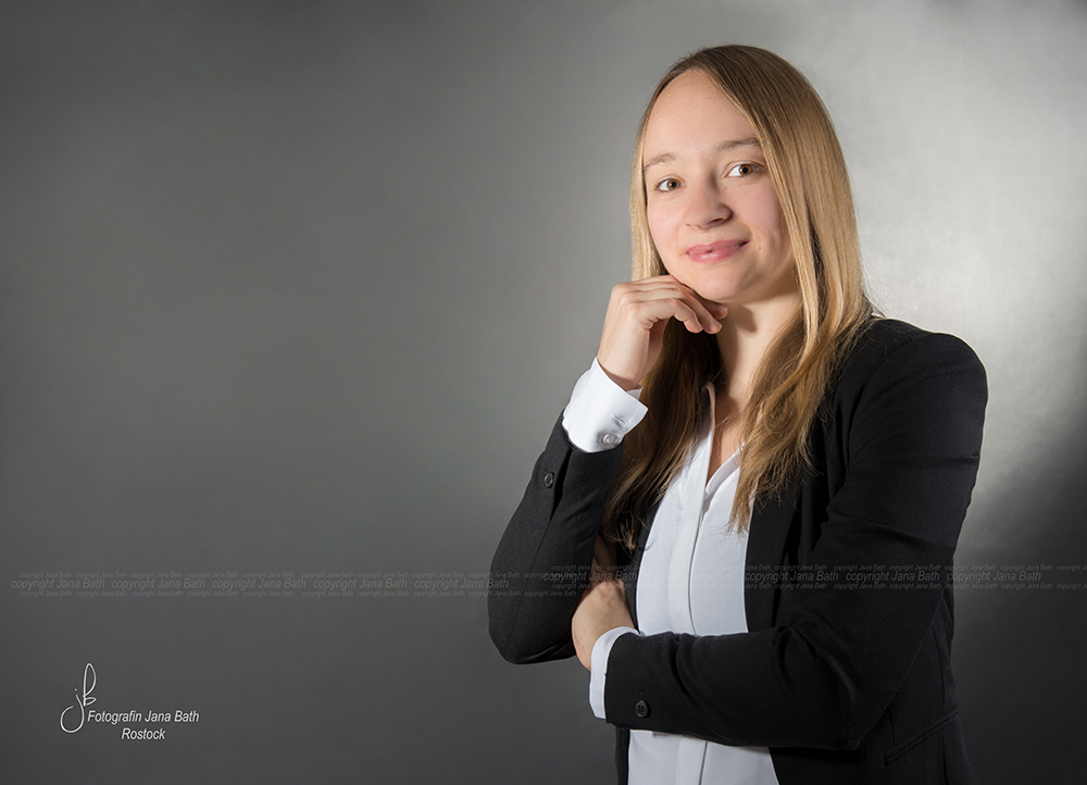 Business Portrait weiblich aus einer Serie - Foto Jana Bath 